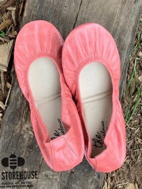 NEW The Storehouse Flats Coral Pink Oil Tanned Leather Foldable Flats Shoes - 7